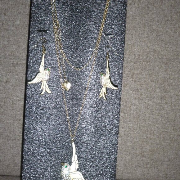 Betsey Johnson Necklace and earrings set - Picture 1 of 4